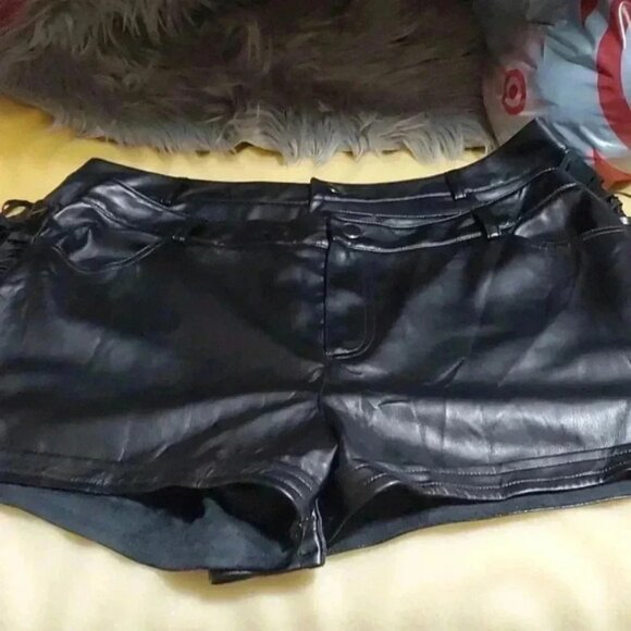 F21 faux leather shorts with fringe - Picture 5 of 14